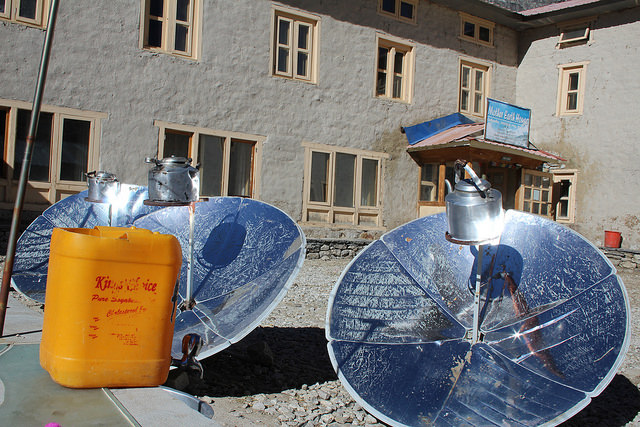 Boiling water using solar power