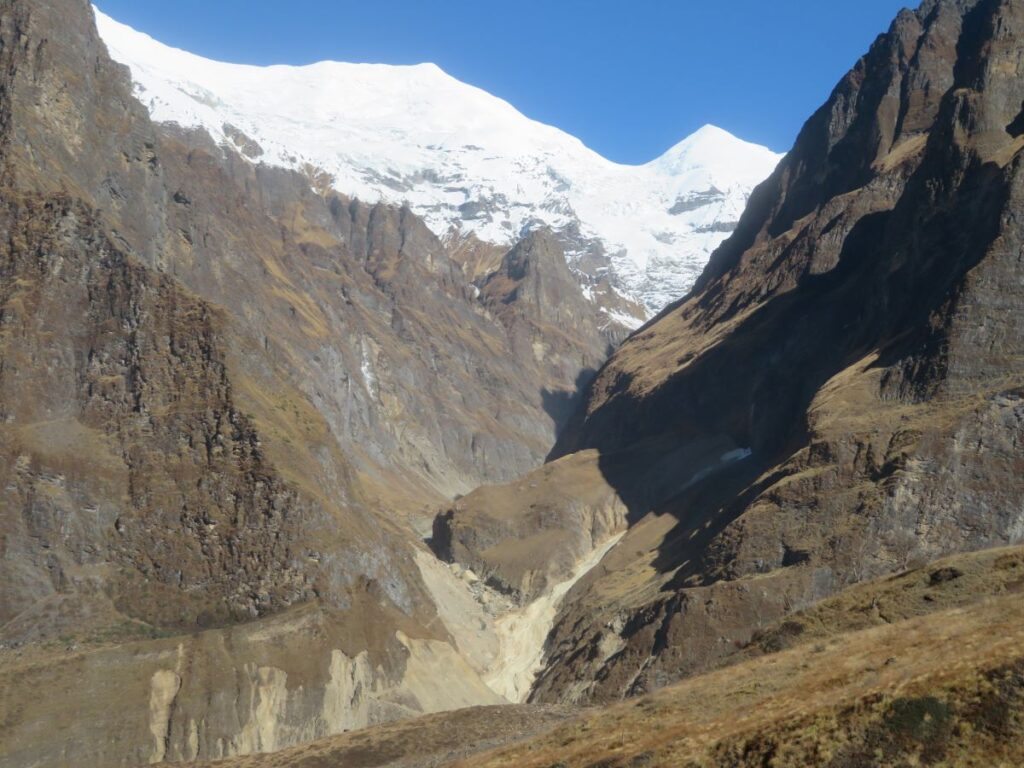narrow valley, with glacier and lots of rockfall. No obvious path through